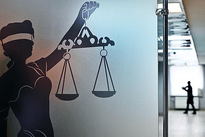 Извращенец облизал ноги сотне женщин и попал под суд