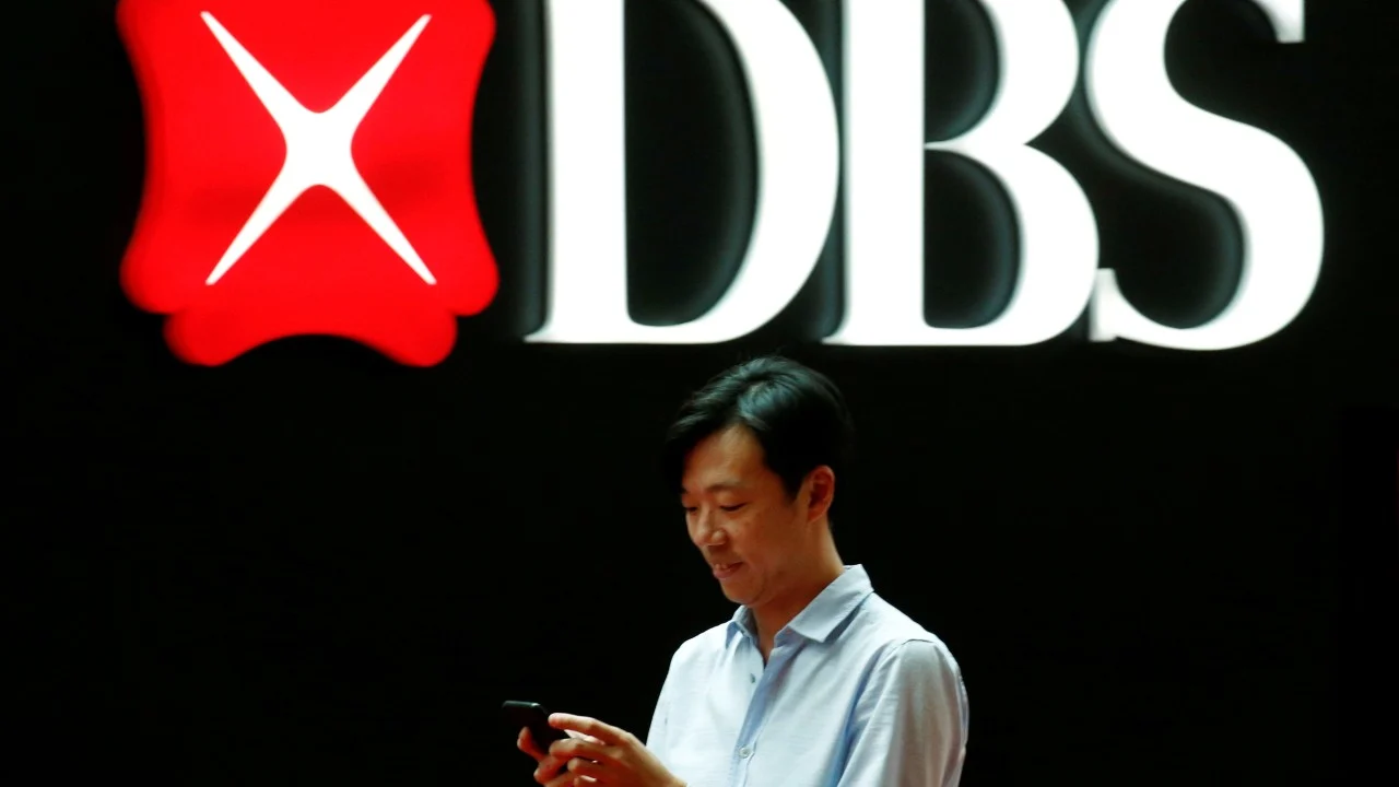 Gold, cruises and Dior: how Hong Kong lenders are enticing wealthy mainland China visitors