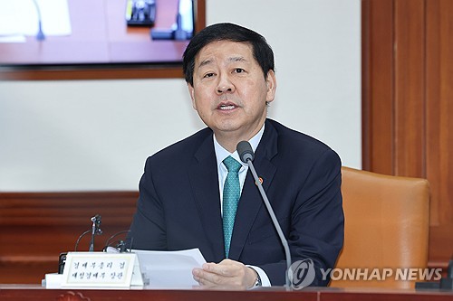 Finance minister stresses big-small biz cooperation in bio sector