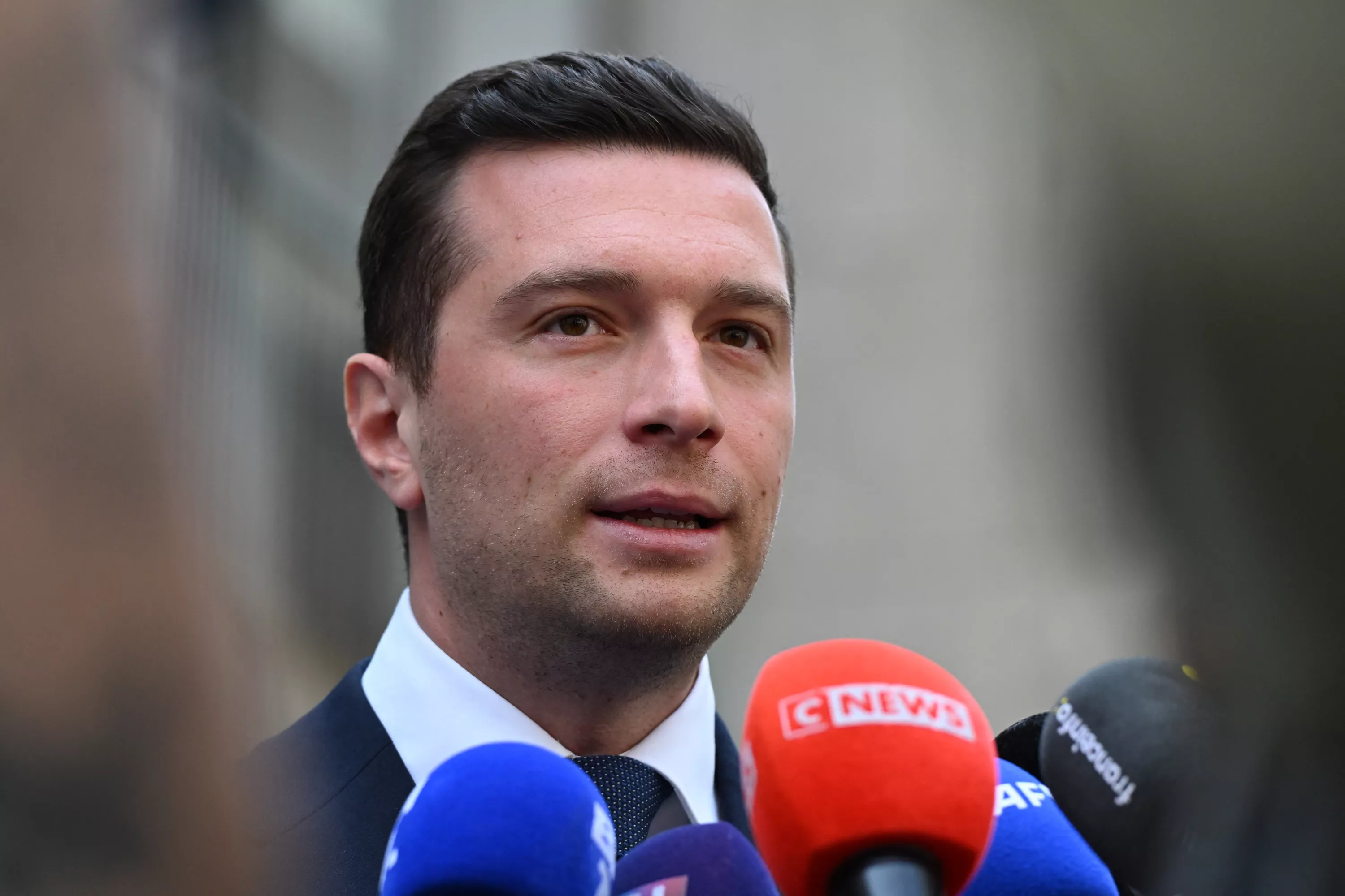 Rapprochement entre salaire brut et net, «simplification»... Jordan Bardella détaille le programme économique du RN pour la présidentielle 2027