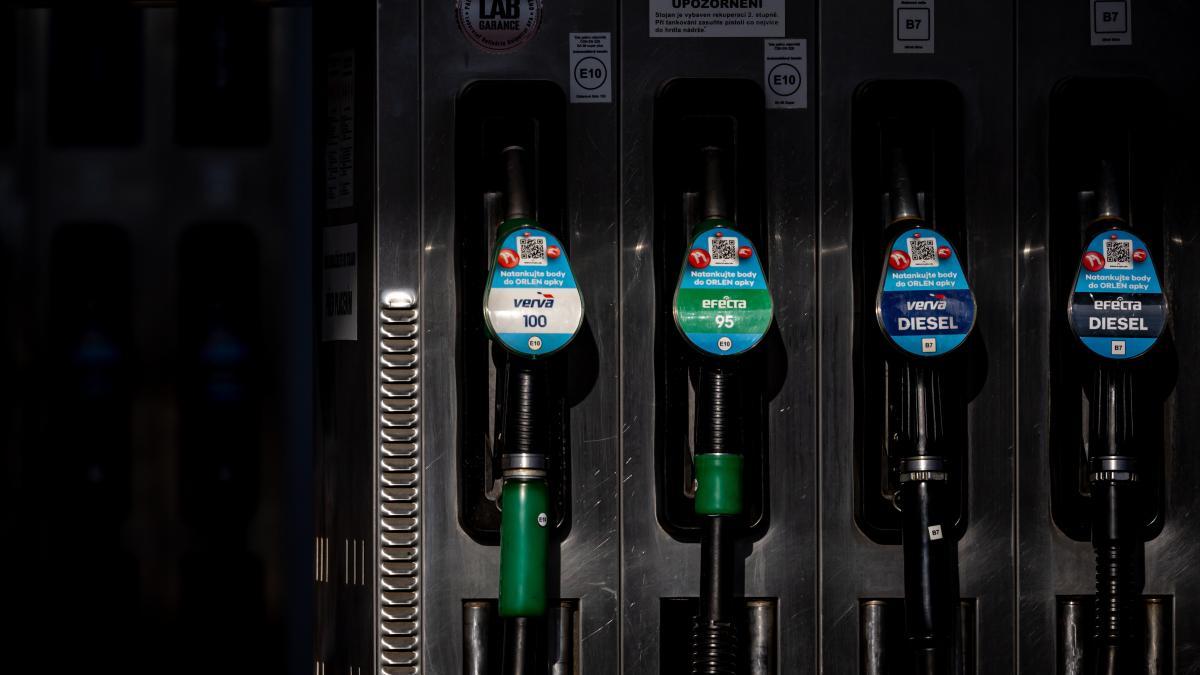 El petróleo se enciende mientras las reservas globales caen a mínimos históricos