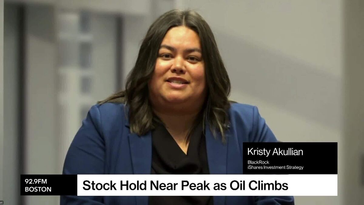 Stocks Hold Near Peak as Busy Earnings Week Starts