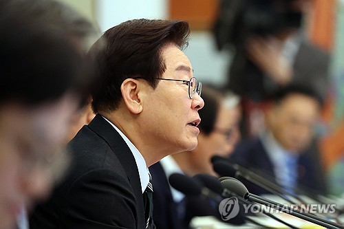 (LEAD) Lee says will resolve 'pending issues' with allies thru mutual respect