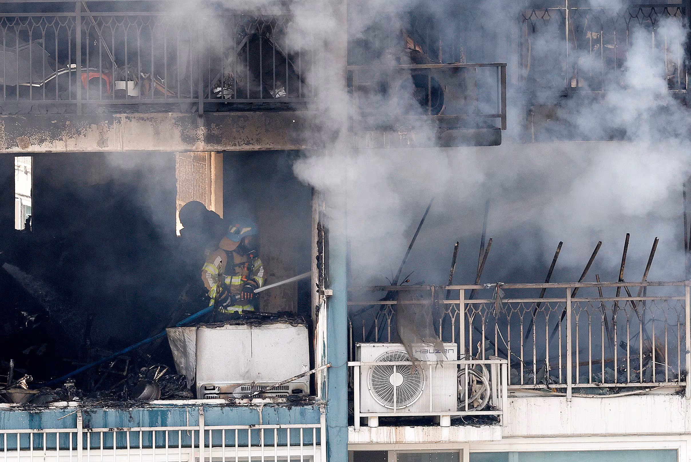 의왕 아파트 화재 …60대 부부 사망, 5명 부상