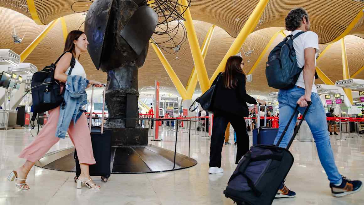 European airlines seize on jet fuel crisis to lobby against passenger perks