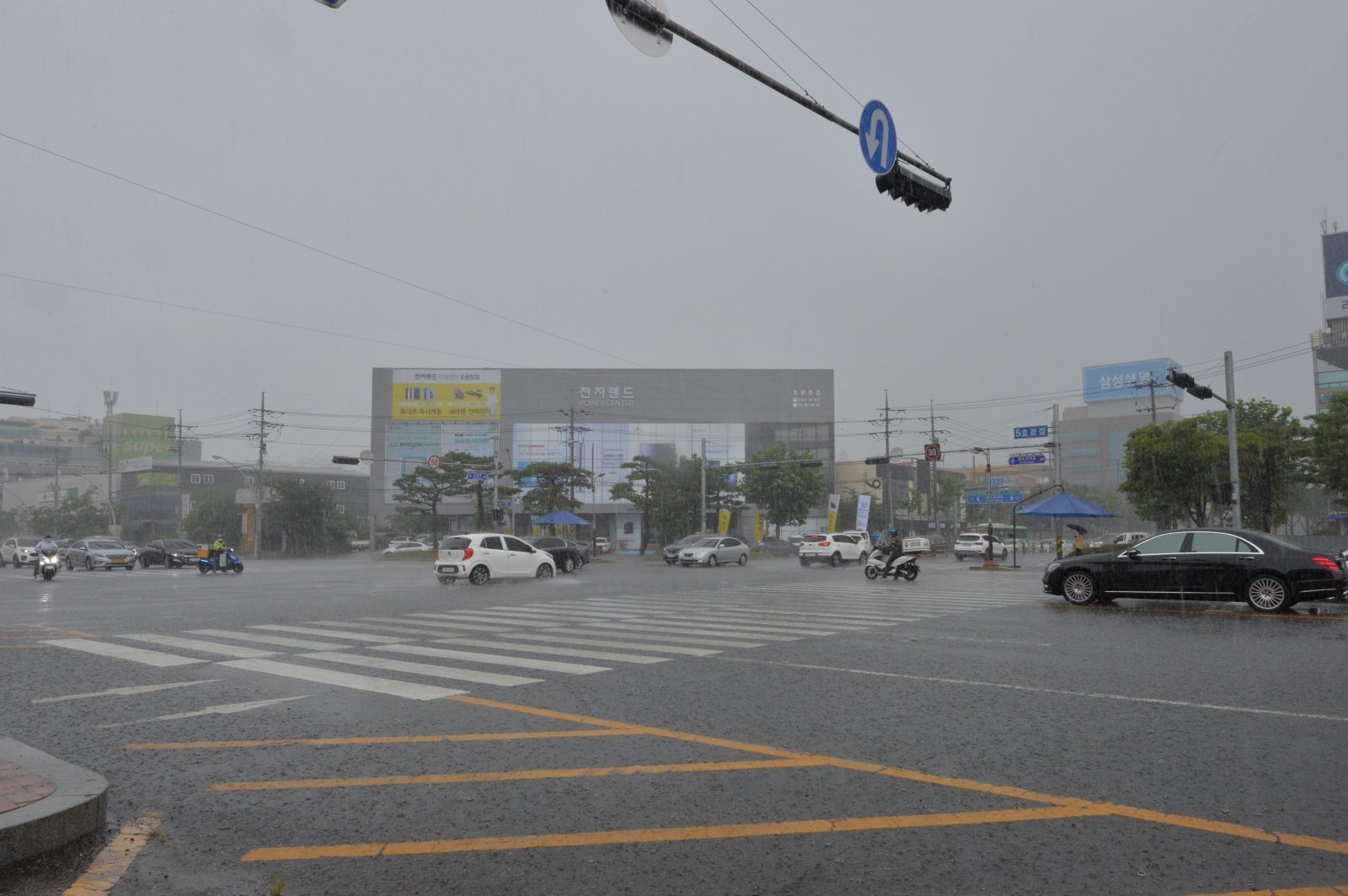 지난해 낙뢰 10.6만 회…여름 57% 집중, 충남 26% ‘최다’