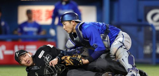 Japan: Baseball-Schiedsrichter Takuto Kawakami nach Kopftreffer wochenlang im Koma
