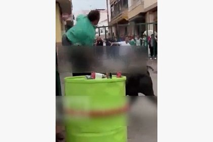 Бык вонзил рог в пах тореадора