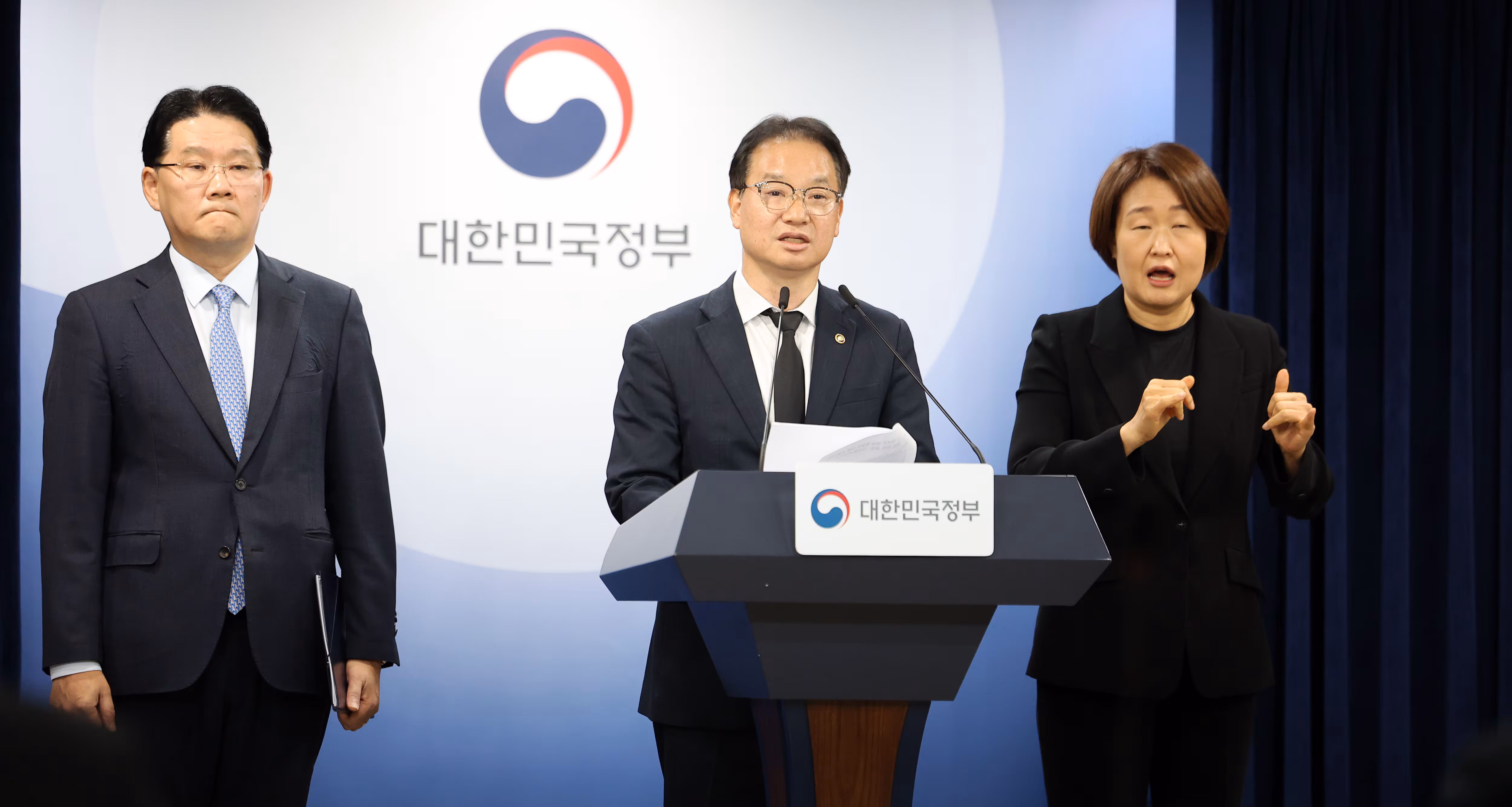 정부, 12·29 여객기 참사 유해 14개월 ‘야적 방치’ 확인… 공직자 12명 문책