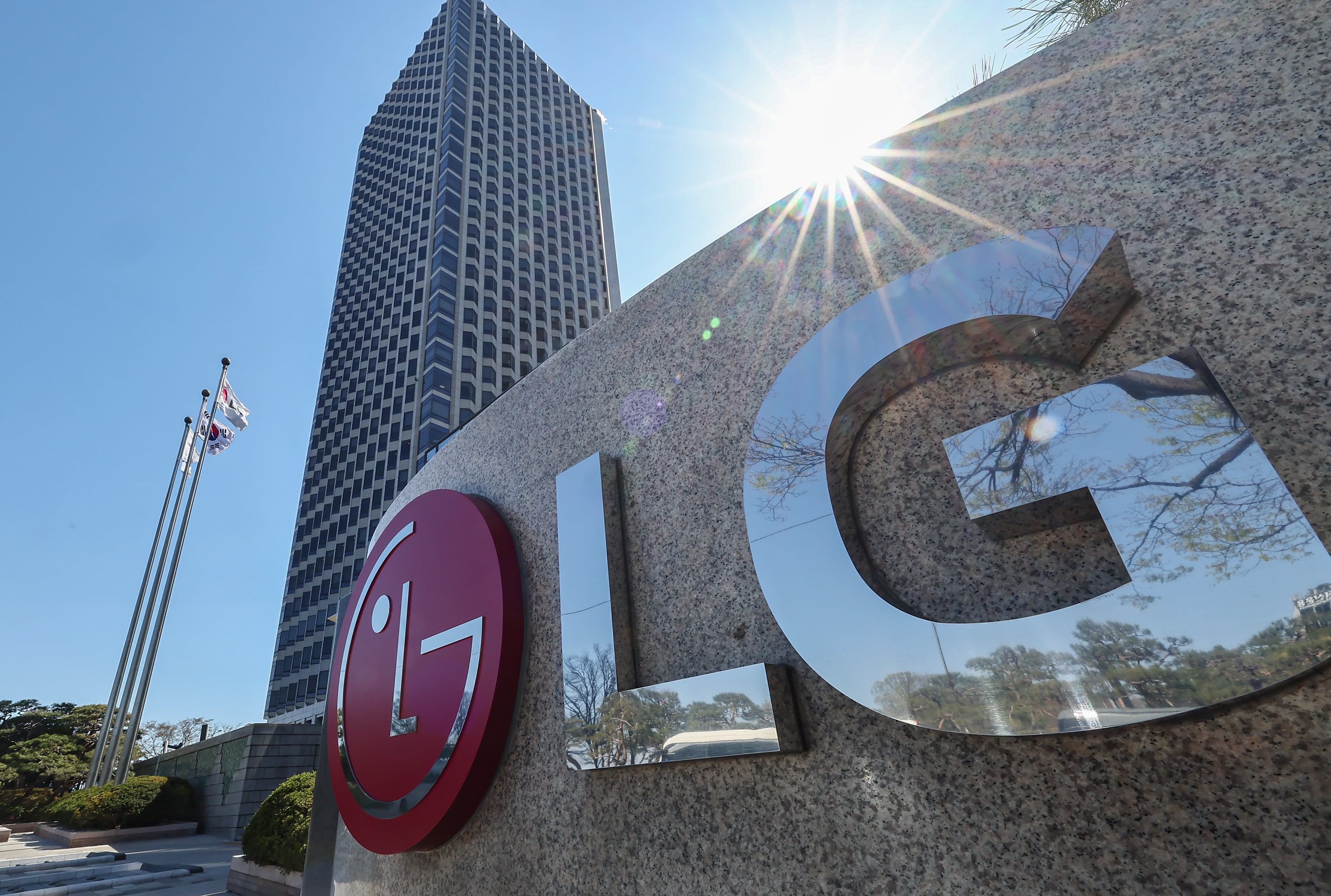 [특징주] LG전자, 1분기 어닝 서프라이즈에 10%대 급등