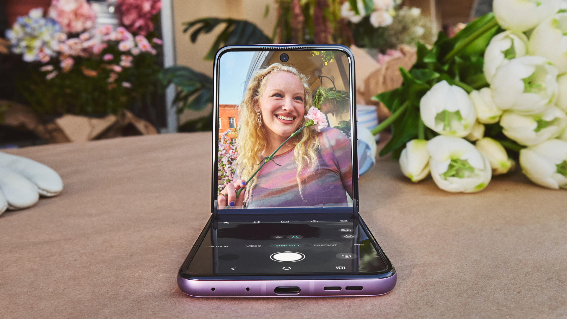 Motorola lança linha Razr 70 com dois celulares dobráveis flip; veja o preço