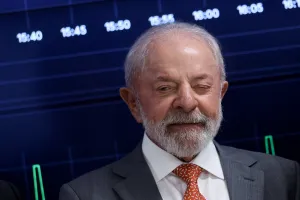 Em ano eleitoral, Lula anuncia suspensão de 3,4 mi de multas em rodovias free flow