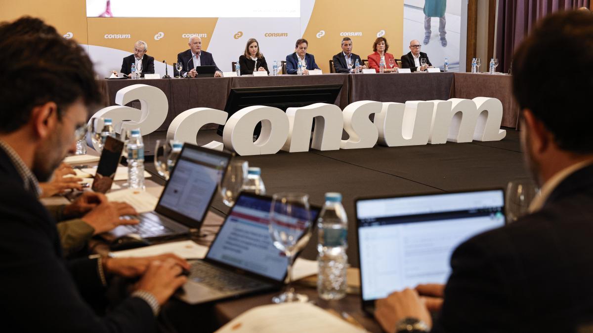 Consum factura 5.163 millones de euros, un 9,7% más que el año anterior y gana un 12,3% más