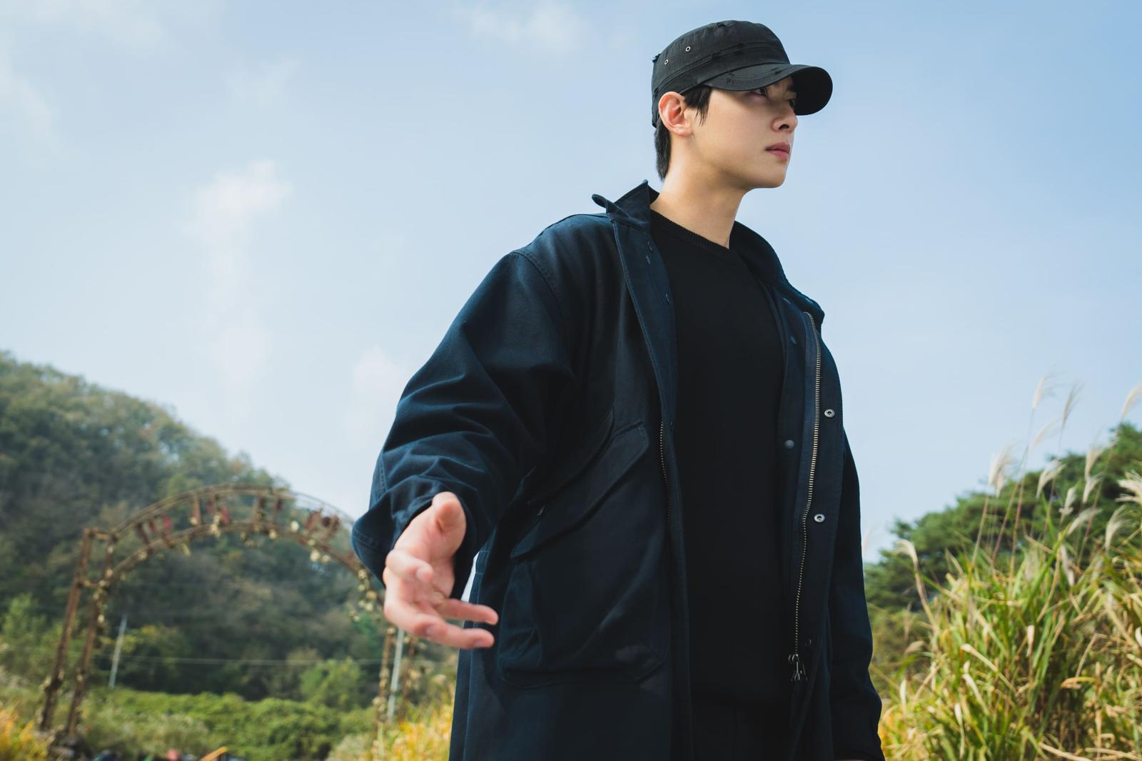 탈세 후 130억원 완납 차은우…모자 푹 눌러쓰고 뭐하나