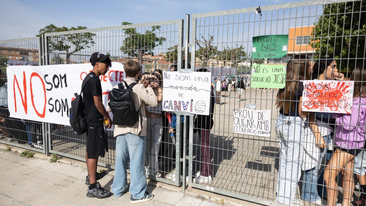 'Campana' masiva en un instituto de Valls por el 'no' de los profesores a trabajar fuera de las clases