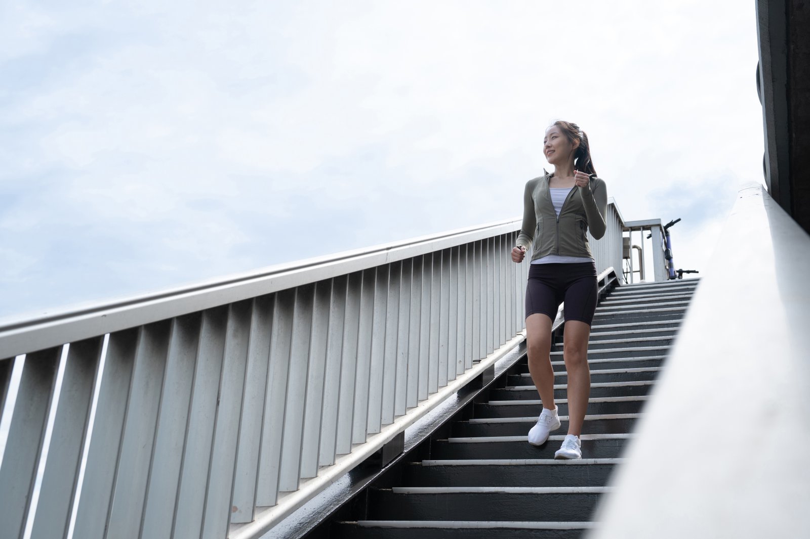 “계단 내려가기, 오르기보다 더 효과적”…운동 ‘상식’ 흔들렸다 [건강팩트체크]