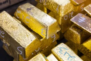 Ouro fecha em alta com incertezas sobre retomada de negociações entre EUA e Irã