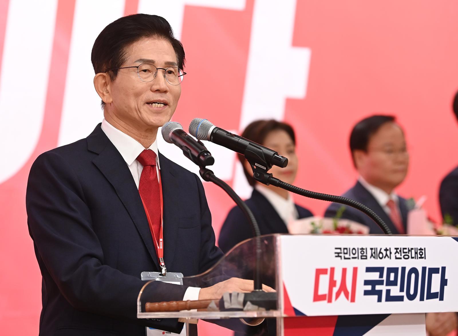 국힘 후보들, 장동혁 대신 김문수에 러브콜…부산·대구 등 명예 선대위장