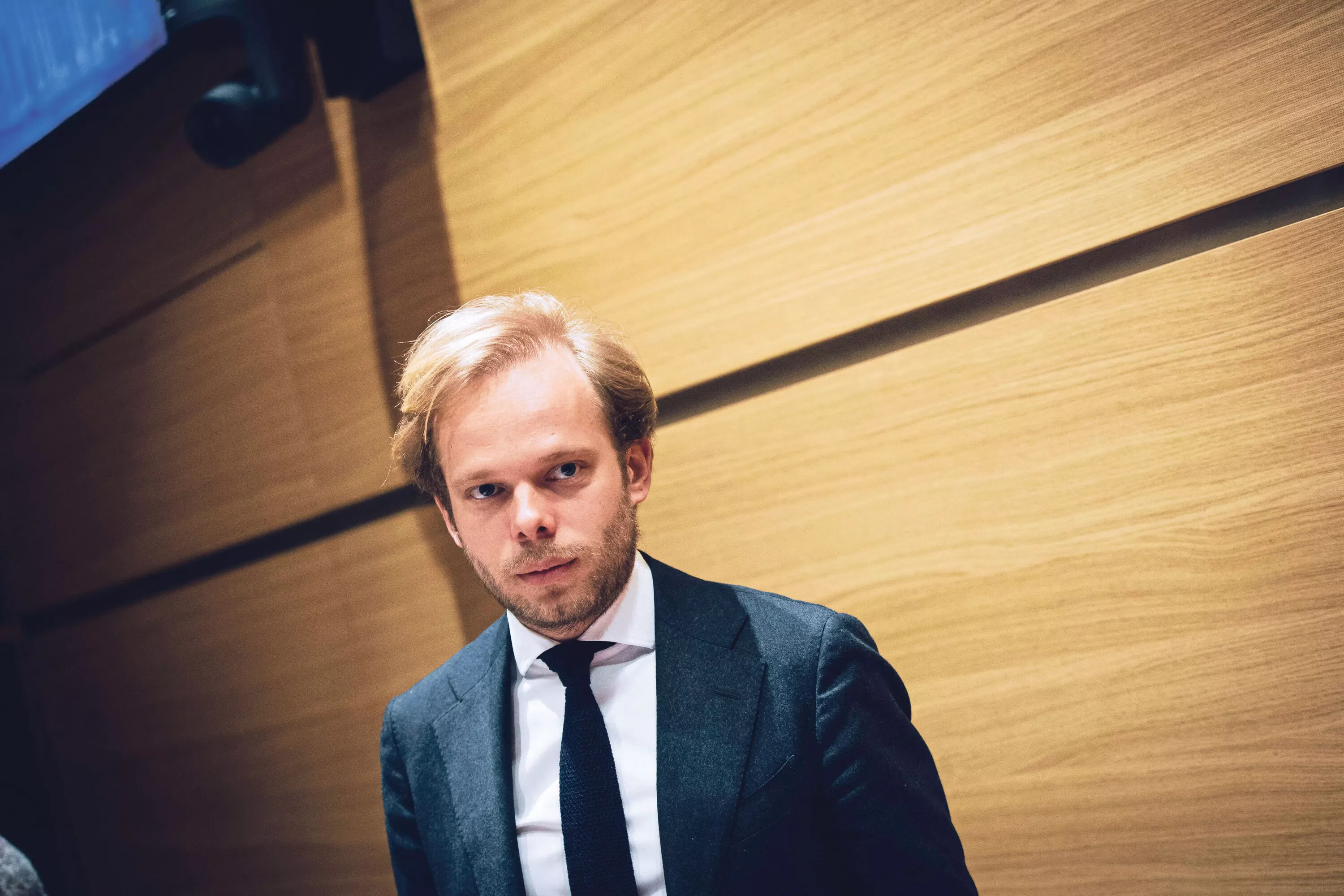 12 pour, 10 contre, 8 abstentions... Les coulisses du vote très serré qui a sauvé le rapport Alloncle de la censure