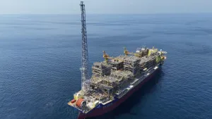 Petrobras (PETR4): produção de petróleo no Brasil sobe 16,3% no 1º tri de 2026