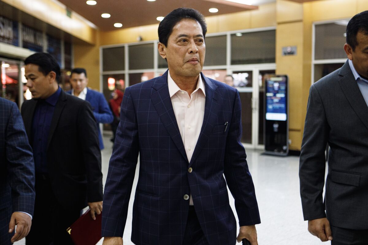 Thousands Protest Against Outgoing Malaysian Anti-Graft Chief