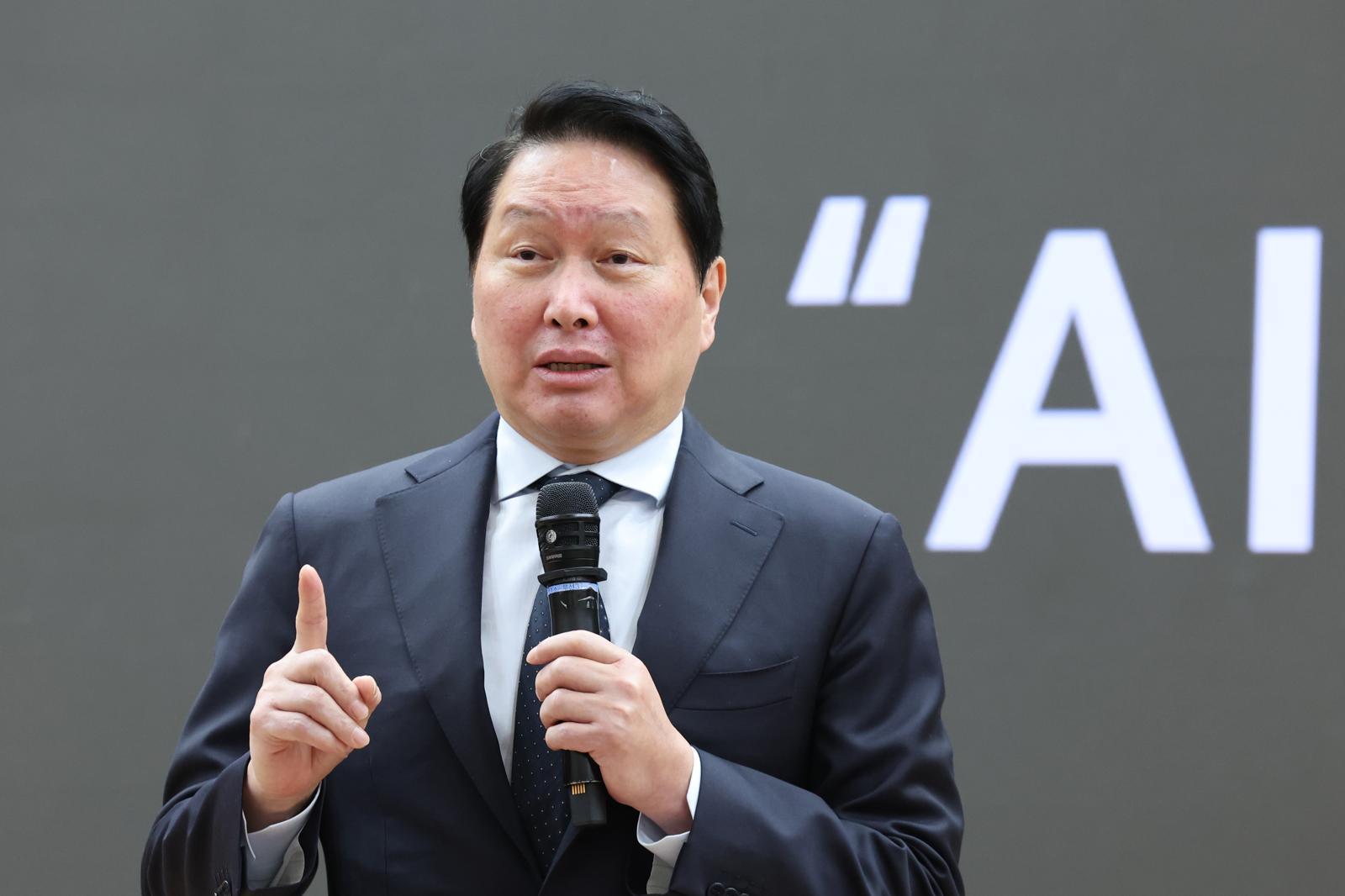 최태원 “만나는 사람마다 ‘메모리 달라’…공급 빨리 늘려야”