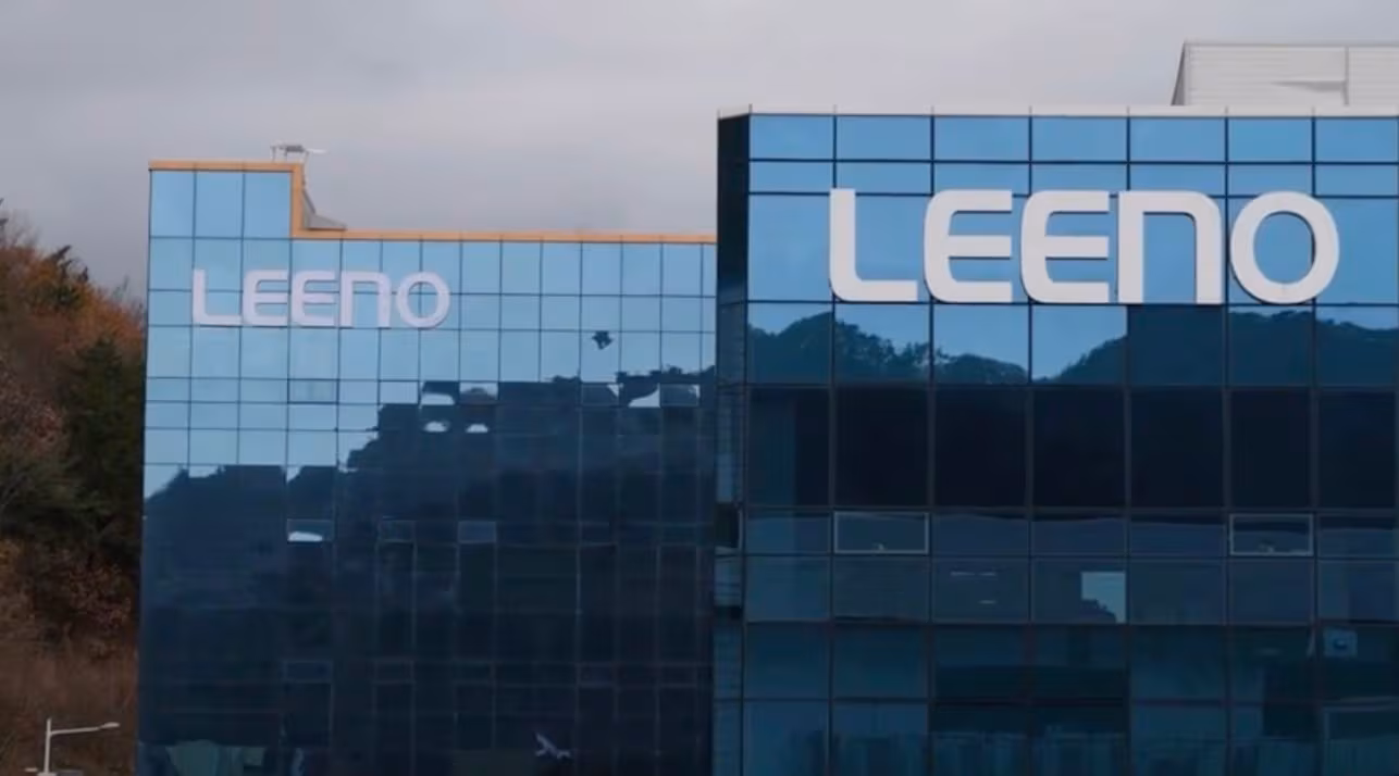 [특징주] 리노공업, 최대주주 8600억 지분 매각 공시에 14%대 하락