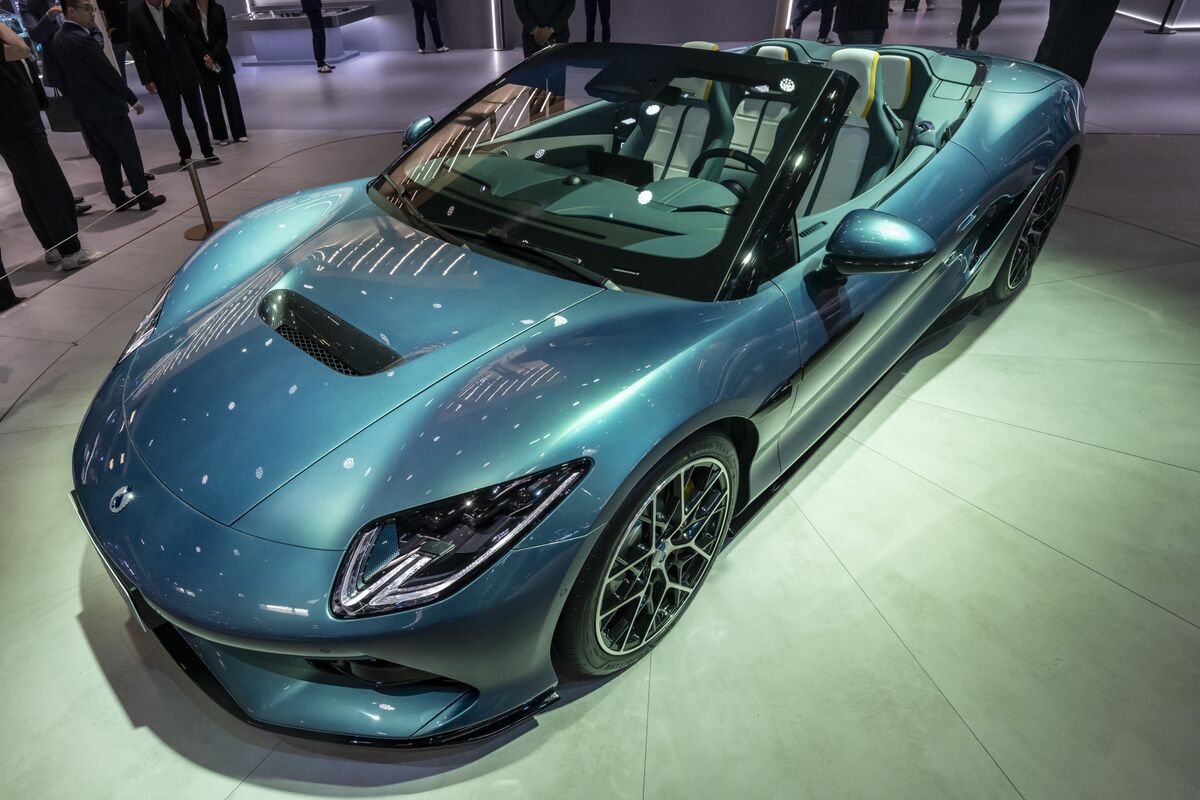 BYD, Geely Results to Provide Pointers in China EV Stock Rivalry