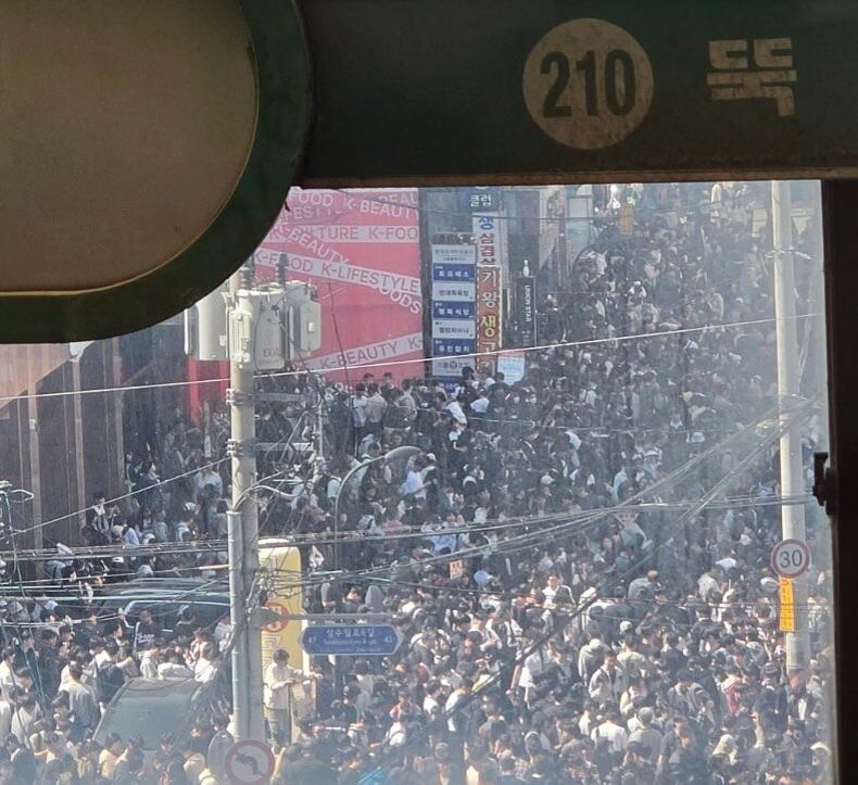 “발 디딜 틈 없다” 성수 포켓몬 행사에 몰린 인파, 결국 긴급 중단