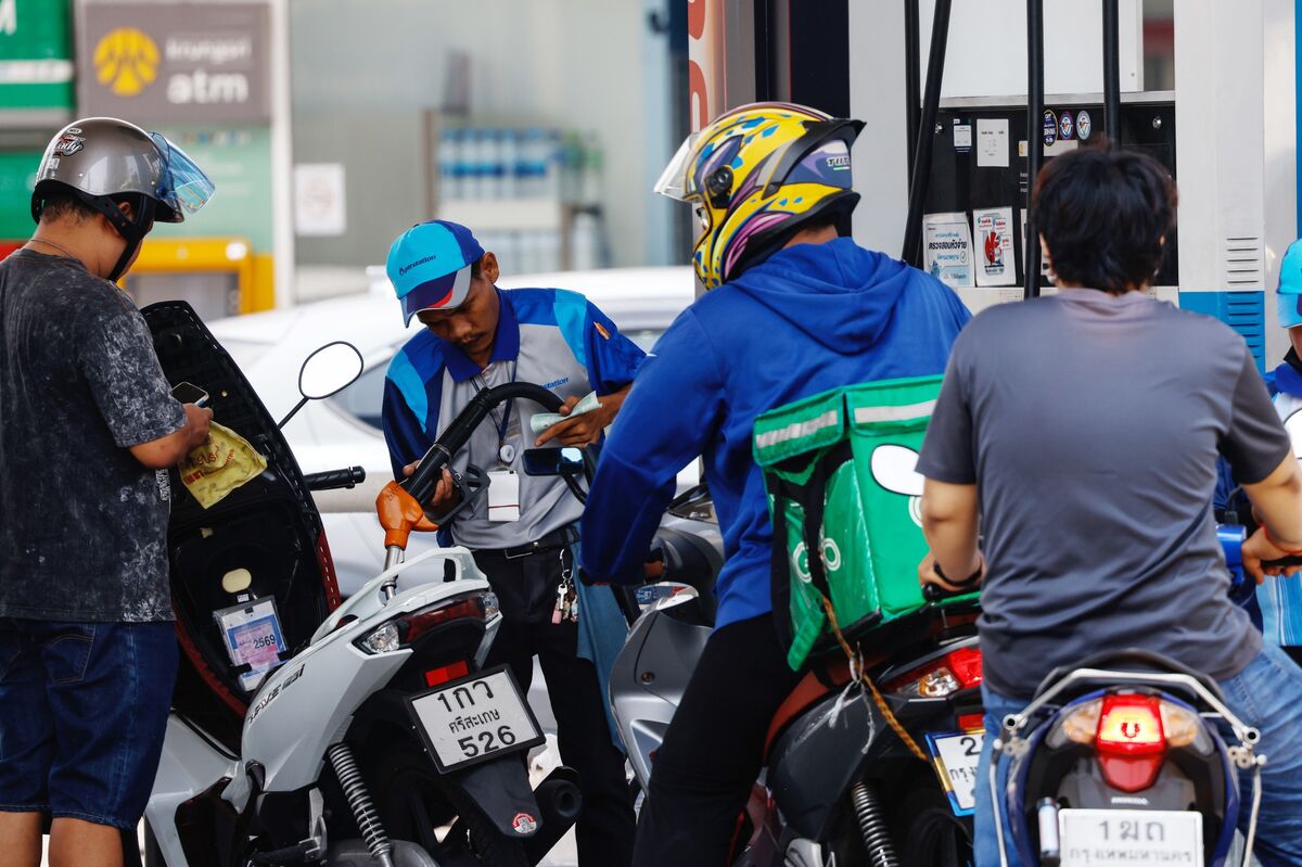 Thailand Holds Key Rate to Support Economy Amid Oil Shock