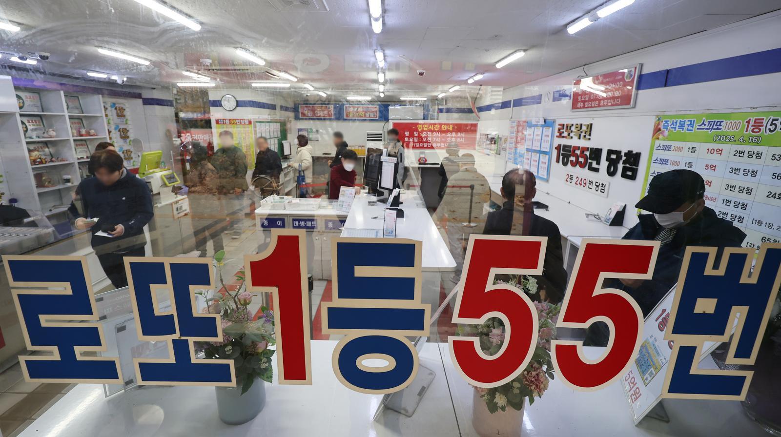 재미 넘어 ‘인생 한 방’ 꿈… 즉석복권 긁는 청춘들