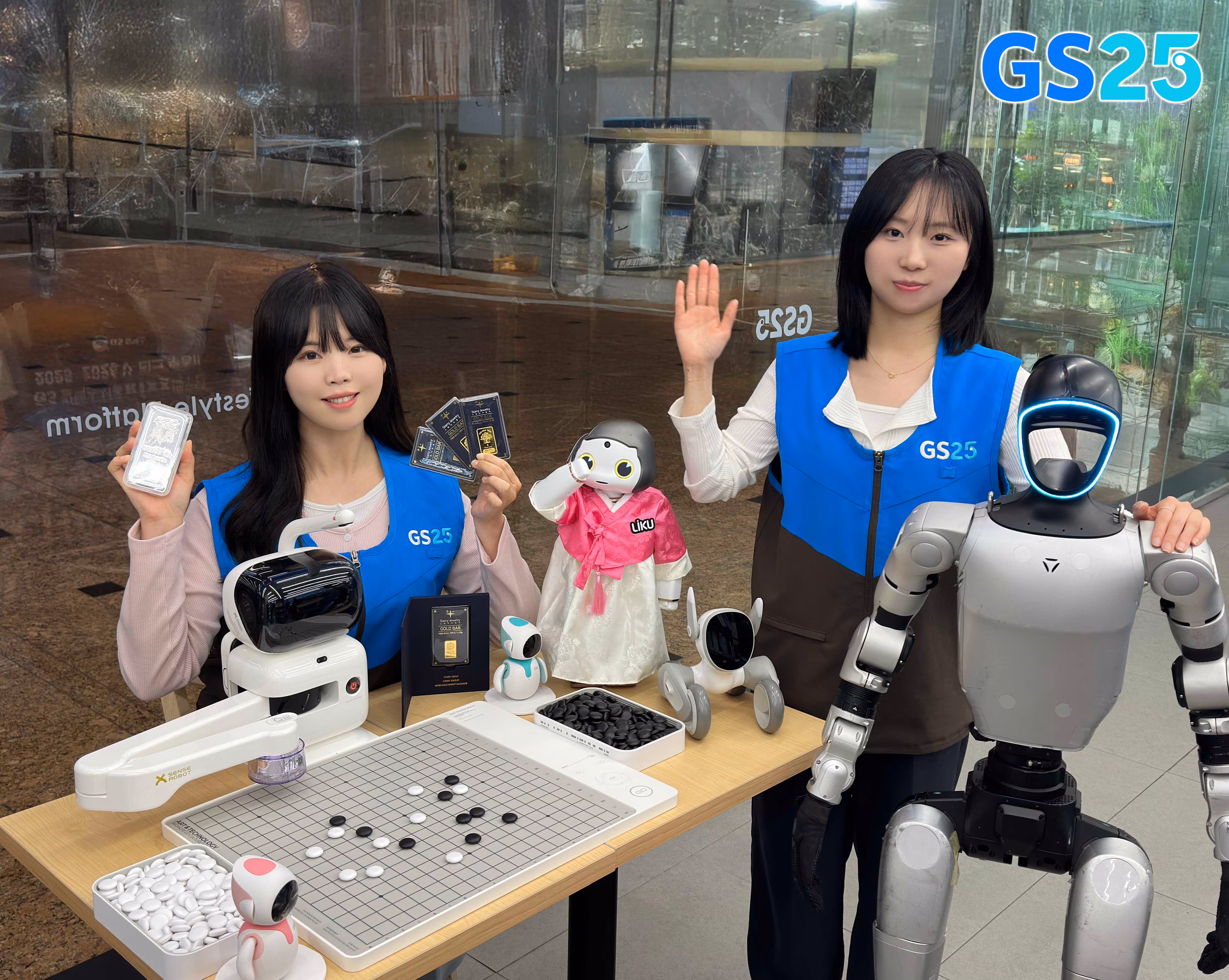 편의점서 휴머노이드 로봇 판다…GS25, 가정의 달 ‘이색 선물’ 공략