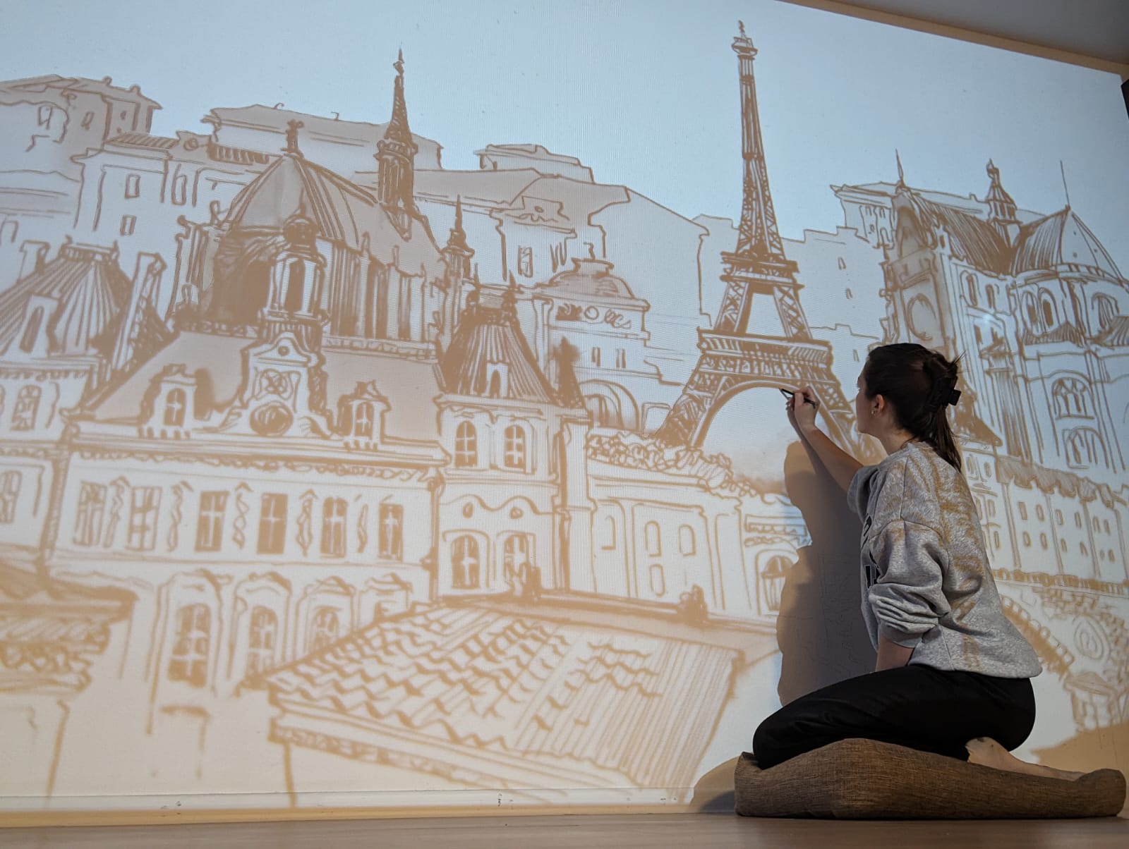 Проектор, дрон, нейросеть: как технологии меняют работу в дизайне и оформлении пространств