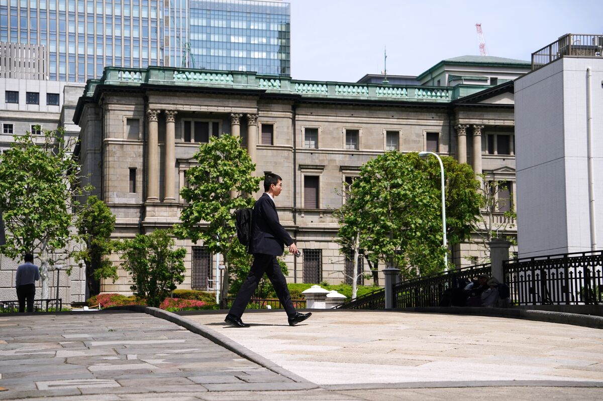 Yen Intervention Risk Builds as Central Banks Delay Rate Moves