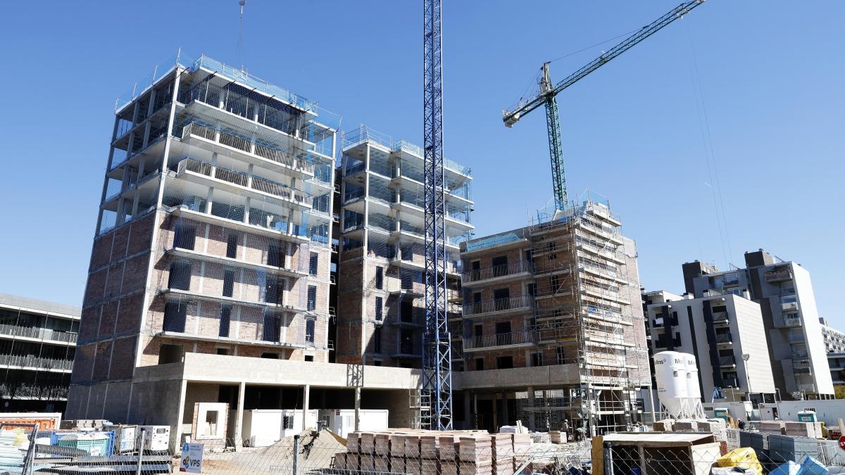 La Eurocámara plantea un presupuesto con más recursos para vivienda y defensa