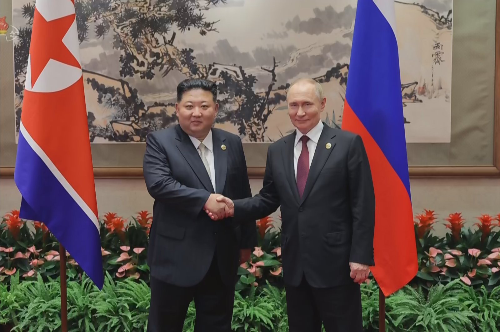 北, 김정은-푸틴 첫 정상회담 7주년에 “협동 전면적 확대 강화”