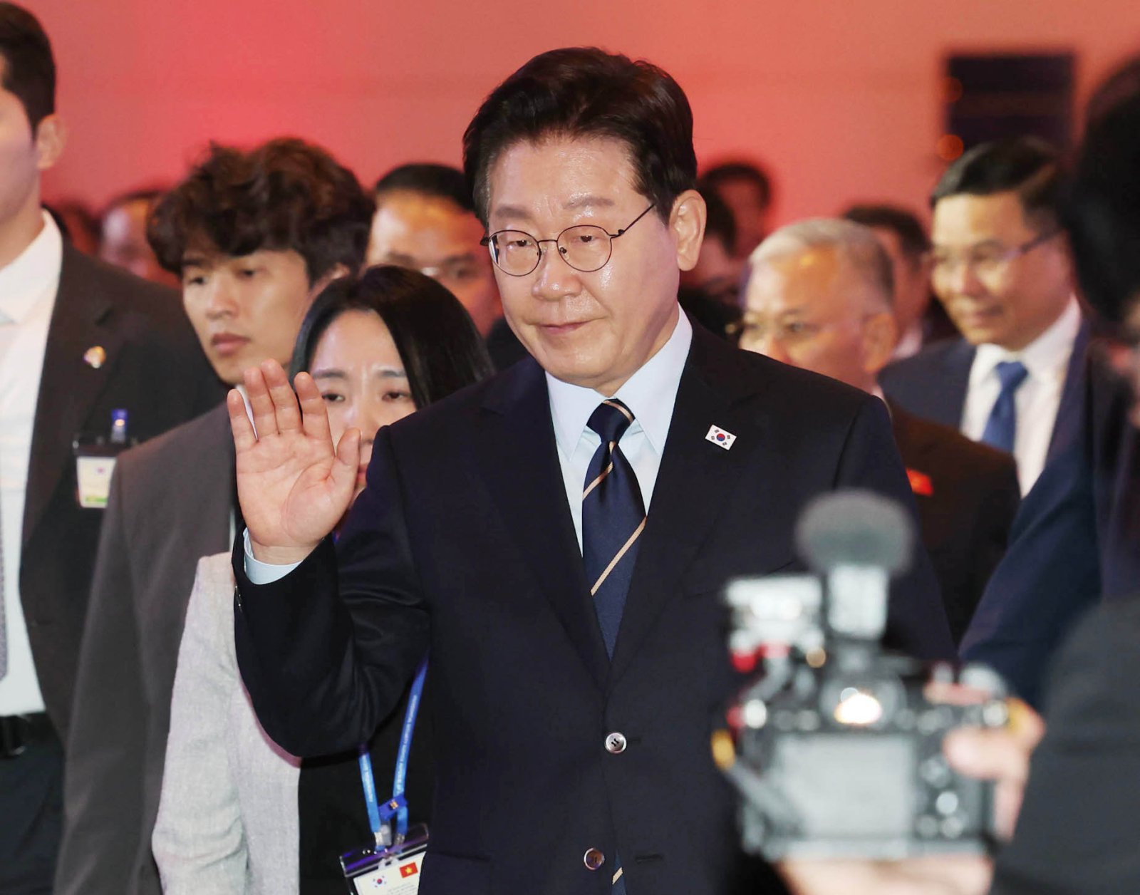 李대통령, 매점매석에 “공동체 위기 이용해 돈벌이하는 행태, 엄중 단죄할 것”