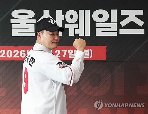 Ex-MLB player Choi Ji-man determined to prove worth on S. Korean minor league team