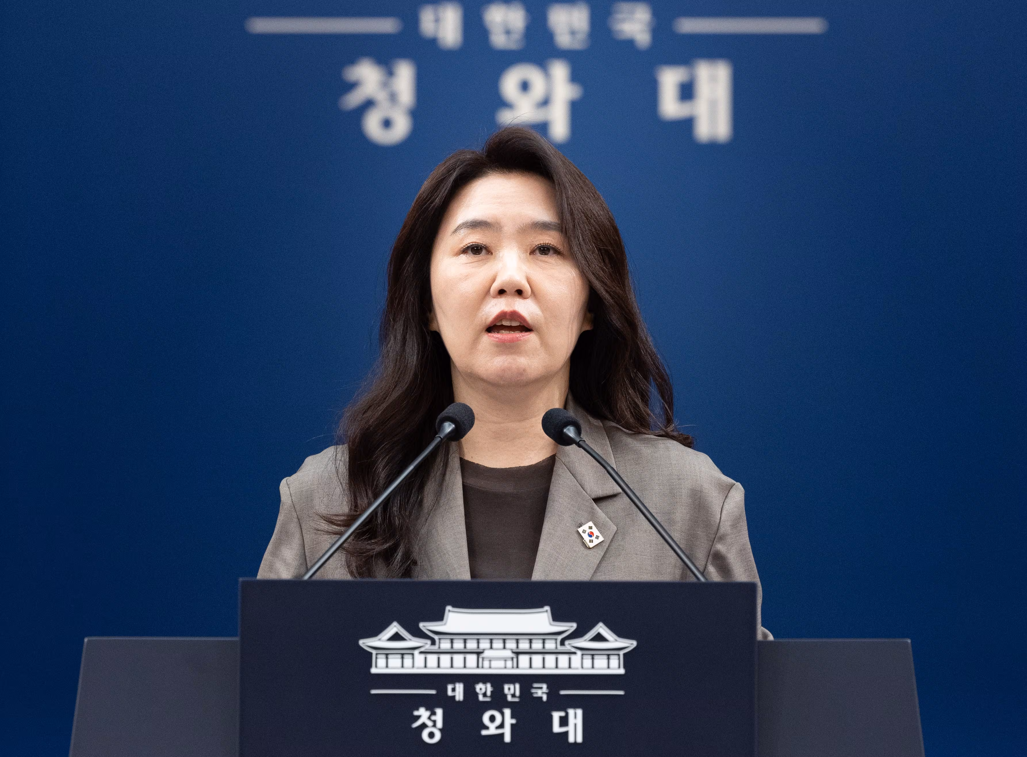 靑 “대통령 ‘소풍’ 발언, 오히려 교사 두텁게 보호하잔 것”