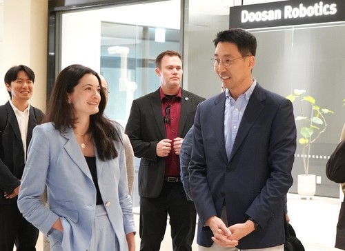 (LEAD) Nvidia official meets with Samsung, SK hynix executives for physical AI partnership