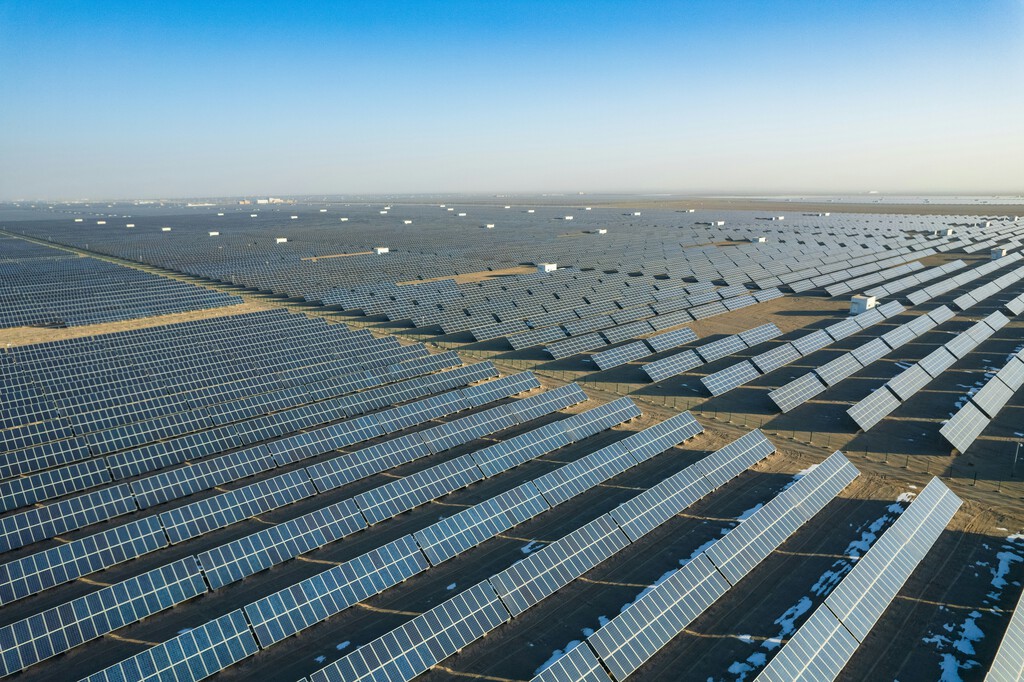 El parque solar más grande de China está haciendo mucho más que generar energía: está reverdeciendo un desierto