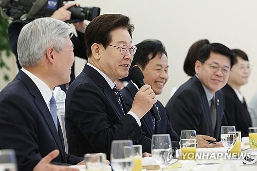 (LEAD) Lee stresses need for bipartisan support in diplomacy, national security issues