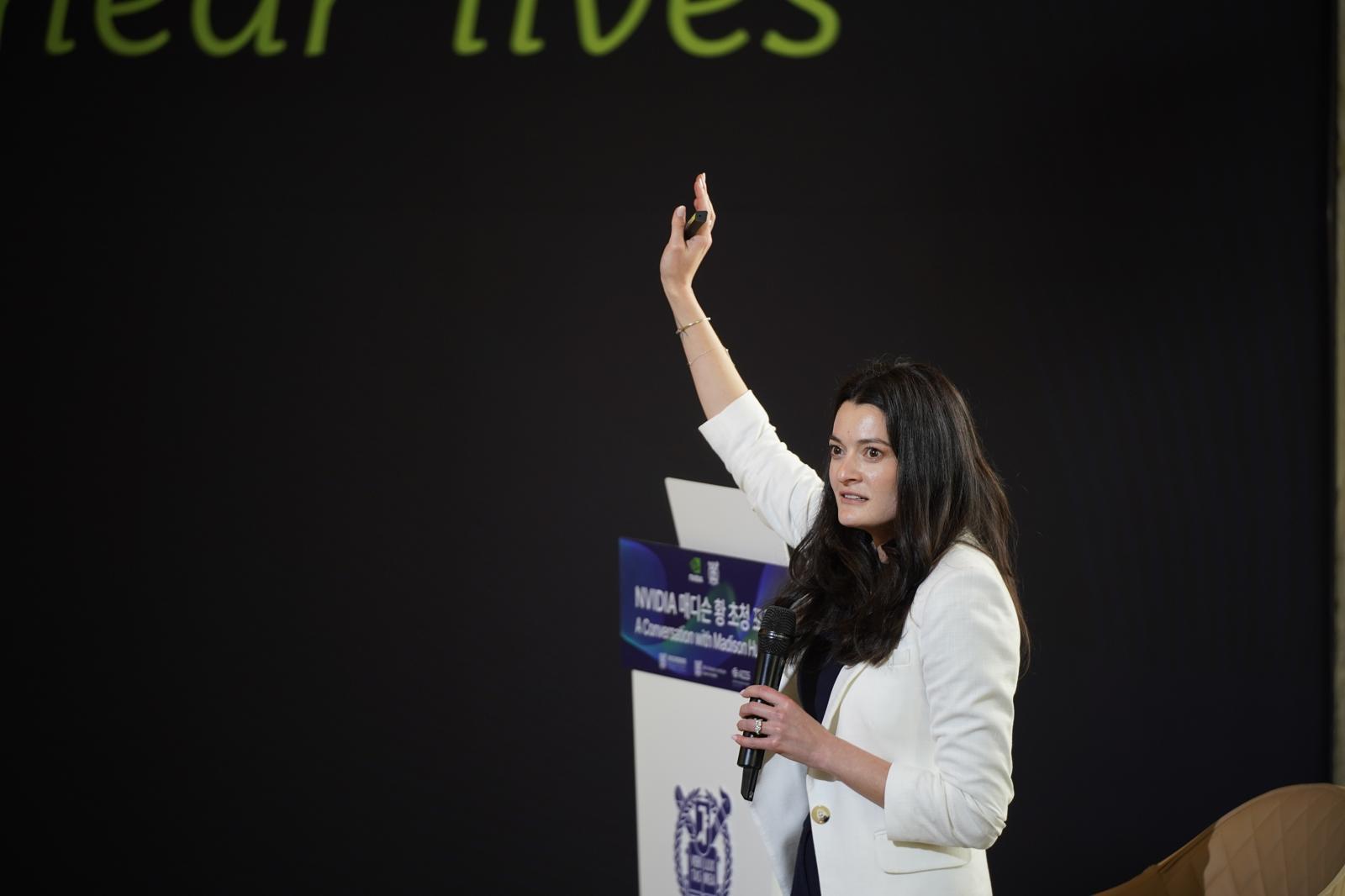 젠슨 황 장녀 “두려워 말고 ‘AI 로켓’ 올라타라” 서울대서 강연