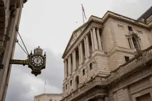 Banco da Inglaterra mantém juros e avalia riscos da guerra do Irã para a inflação