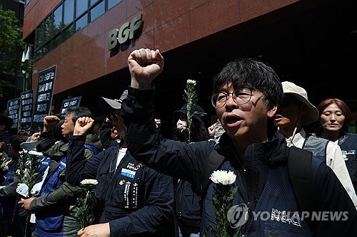 Major umbrella union to hold Labor Day rally over cargo worker's death in Jinju