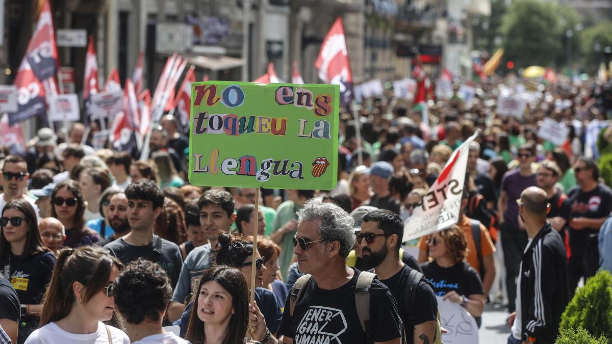 Educación intenta evitar la huelga indefinida del profesorado y prepara con Hacienda una propuesta