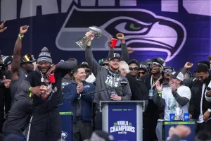 Mark Zuckerberg e CEO da Apple devem disputar compra de time campeão da NFL