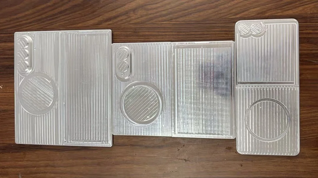 Novo Galaxy Z Fold em formato passaporte surge em vazamento