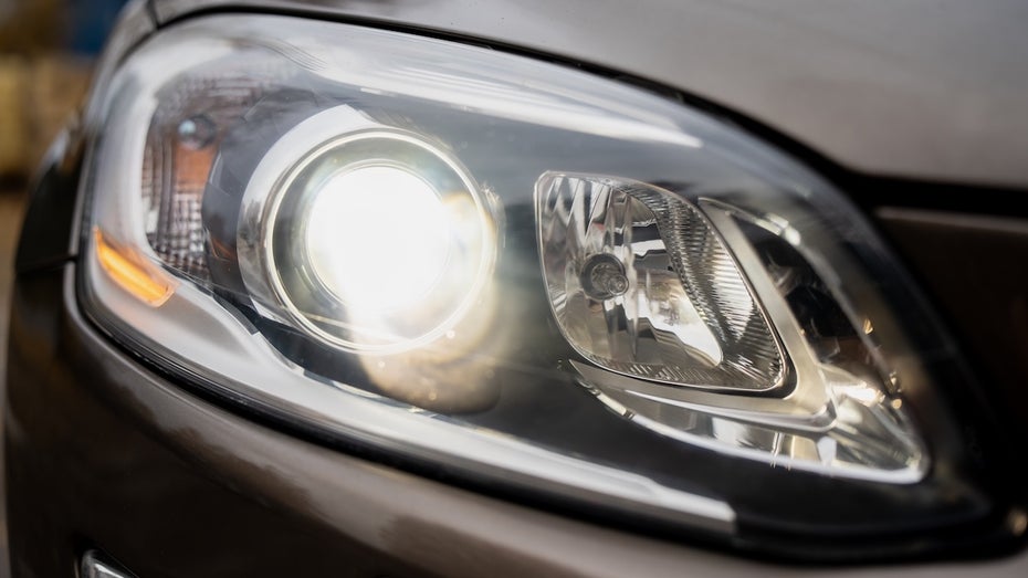 Autokino mal anders: Diese chinesischen E-Autos können ihre Scheinwerfer auch als Beamer nutzen