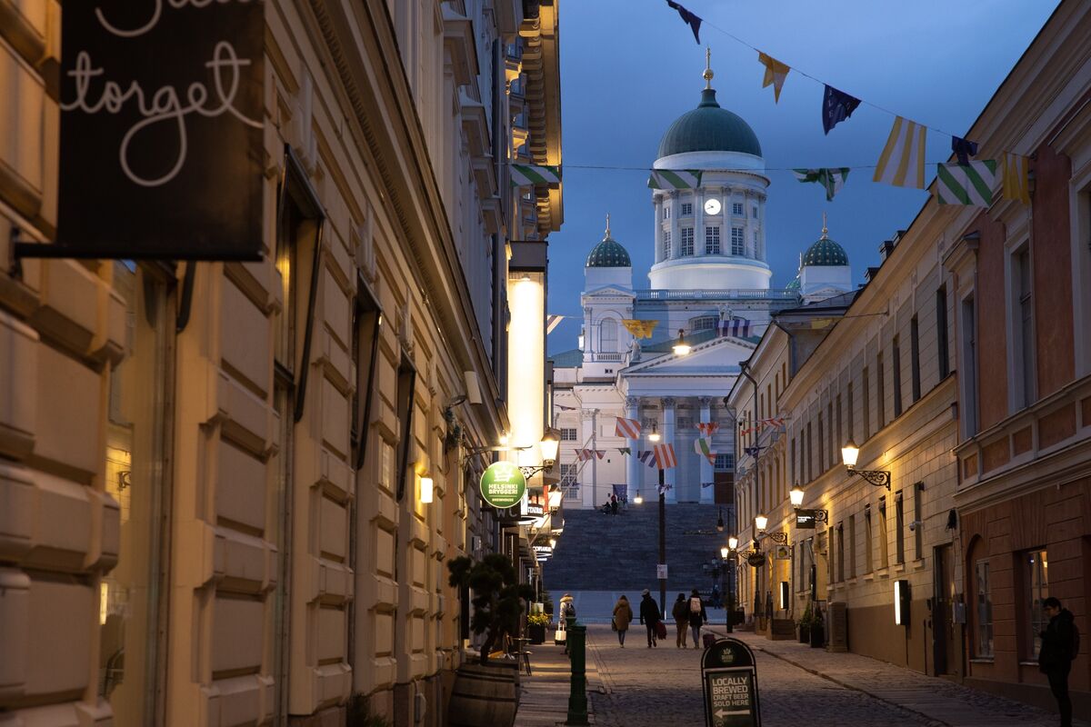 Finland Gets Debt Warning as S&amp;P Outlook Turns Negative